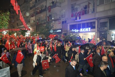 Yağmura rağmen Bursa’da Cumhuriyet coşkusu!