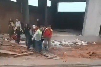 Bursa'da inşaatın ikinci katından düşen işçi yaralandı