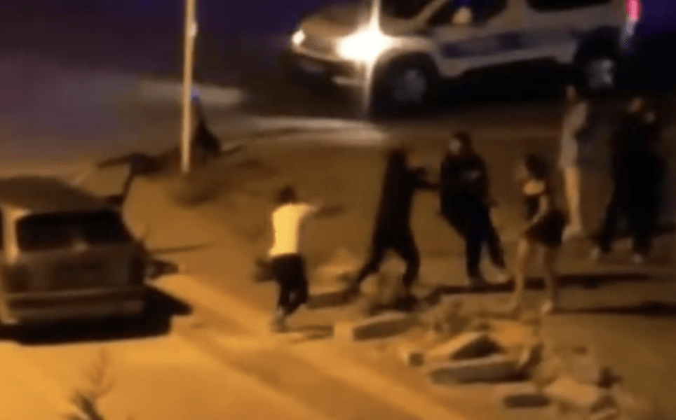 Bursa’da husumetli gençler karşılaşınca ortalık karıştı