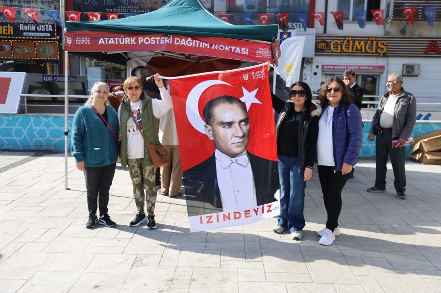 Cumhuriyet Bayramı coşkusu Bursa sokaklarını sardı