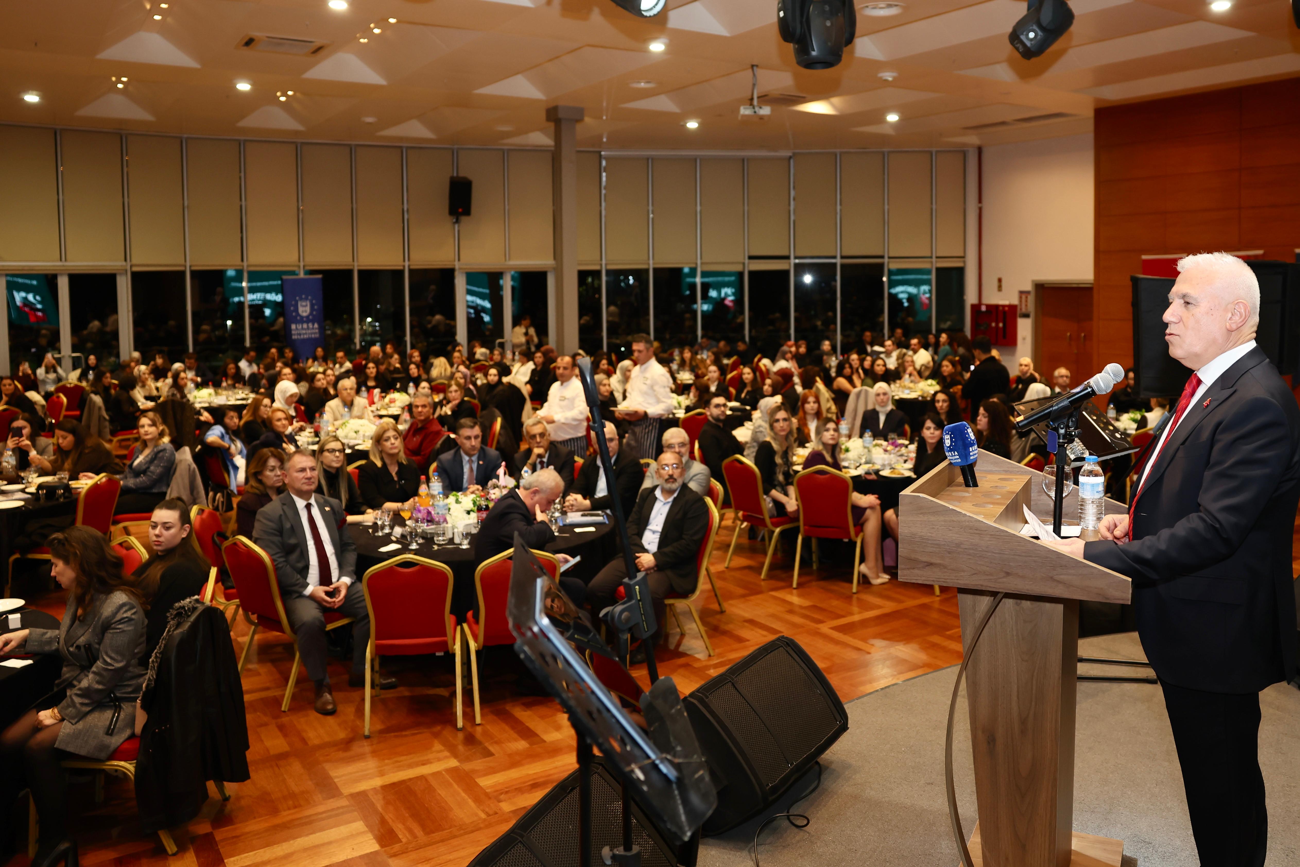 Büyükşehirli öğretmenler özel gecede buluştu