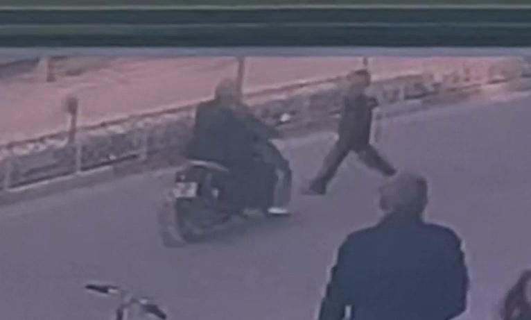 Bursa’da motosikletin çarptığı kadın yaralandı