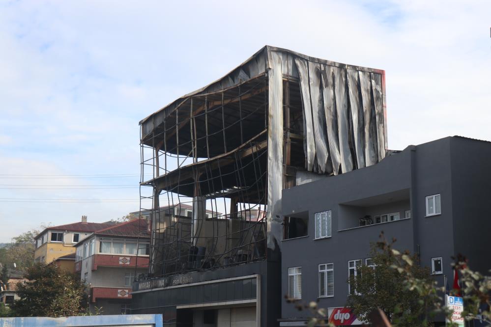 Kocaeli’deki yangında hayatını kaybedenler son yolculuğuna uğurlandı